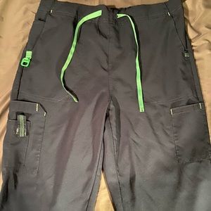 Carhartt scrubs bottom. Seven pockets.